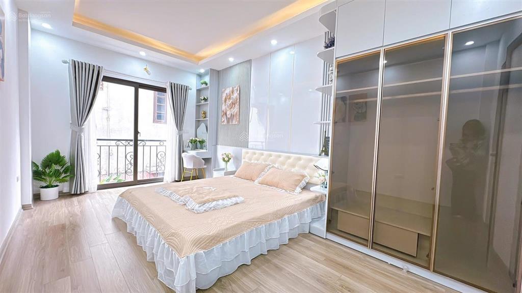 Gần ô tô phố bạch mai, 2 thoáng, thang máy, full nội thất xịn, sđcc, 42m * 5t, giá 6,9 tỷ có tl sâu