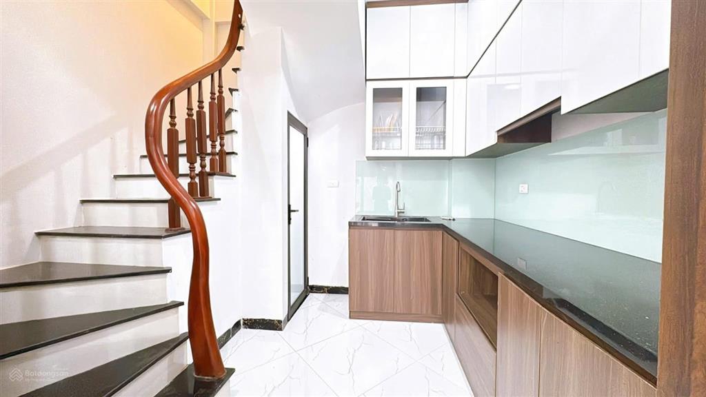 Gần ô tô phố bạch mai, 2 thoáng, thang máy, full nội thất xịn, sđcc, 42m * 5t, giá 6,9 tỷ có tl sâu