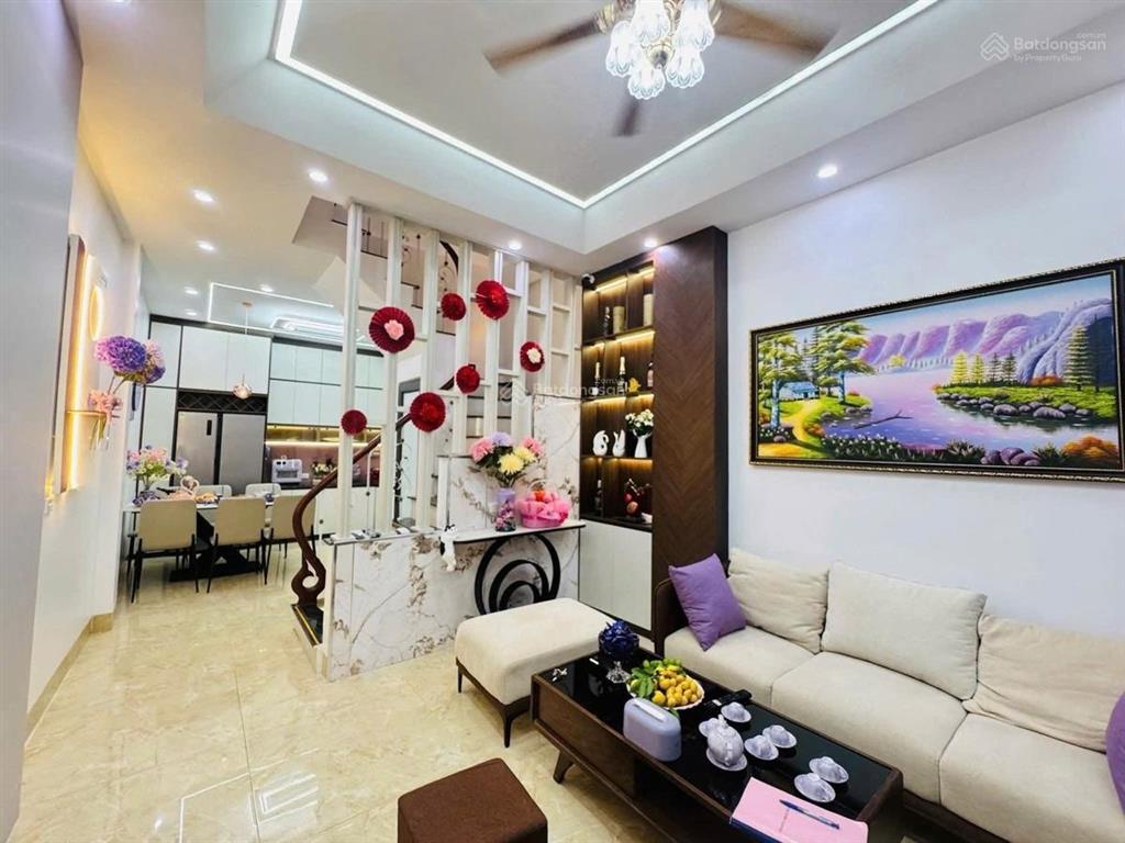 Gần ô tô phố hồng mai, 2 thoáng, full nội thất xịn, ngõ 2 xe máy tránh, sđcc 40m * 5t, giá 9,65 tỷ.