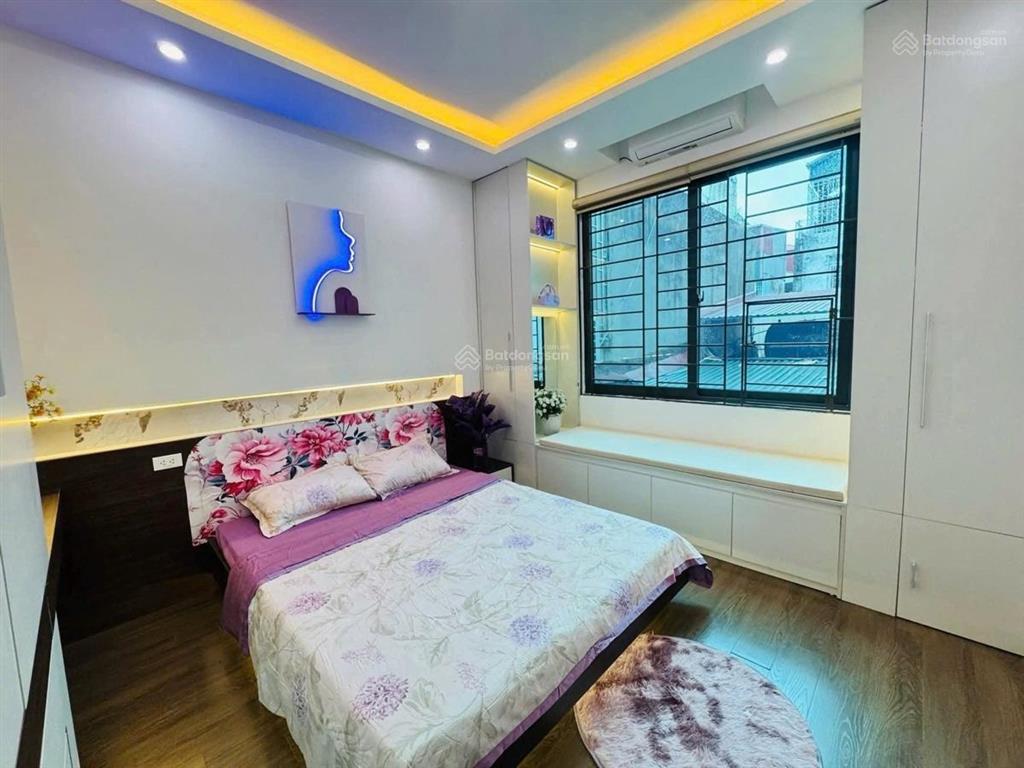 Gần ô tô phố hồng mai, 2 thoáng, full nội thất xịn, ngõ 2 xe máy tránh, sđcc 40m * 5t, giá 9,65 tỷ.