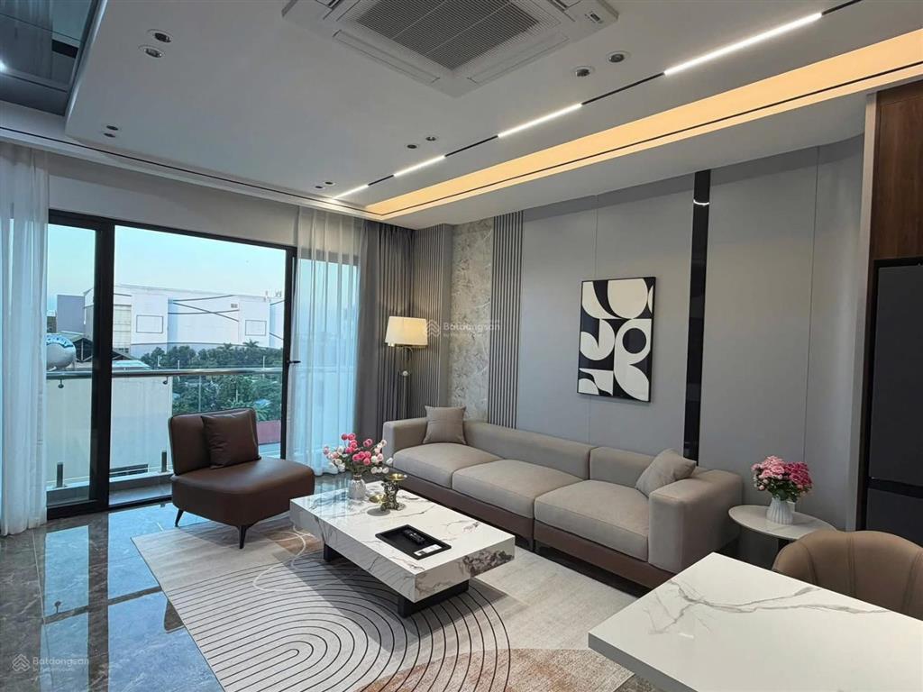 Gần ô tô tránh phố minh khai, thang máy, nhà đẹp, 2 thoáng sáng, lô góc, dt 45m *5t giá 9,1 tỷ.