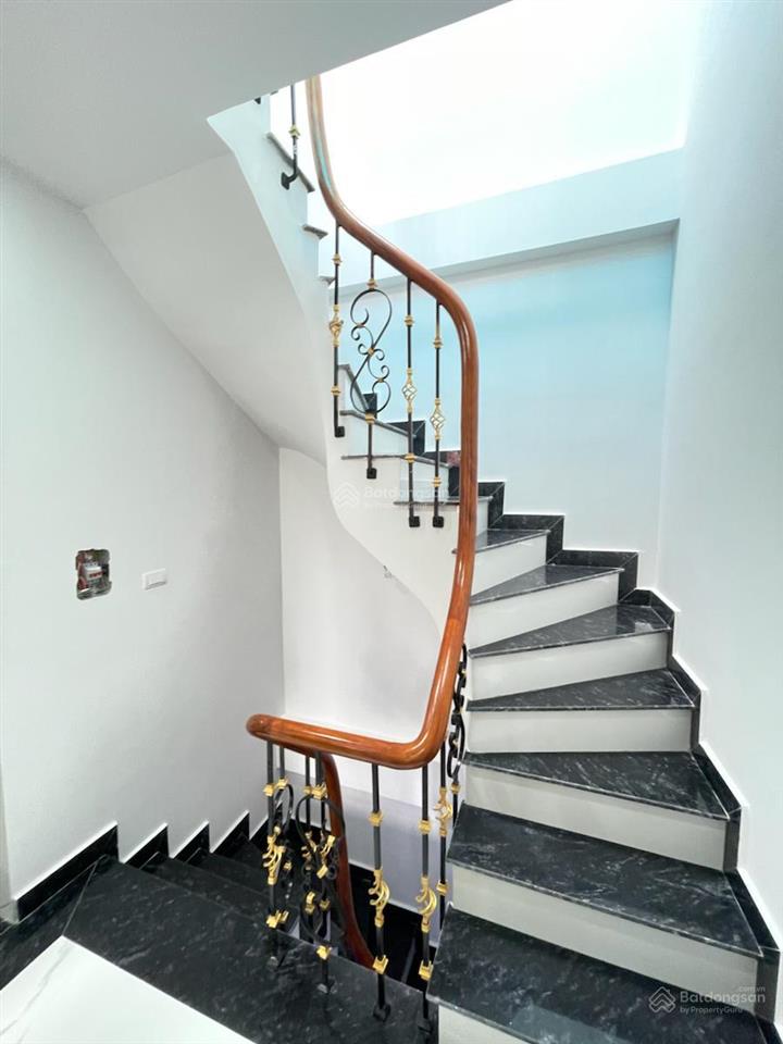 Hàng độc phố minh khai, thang máy, ngõ nông thông kinh doanh, lô góc 44m*5t, cc bán 8,3 tỷ có tl.