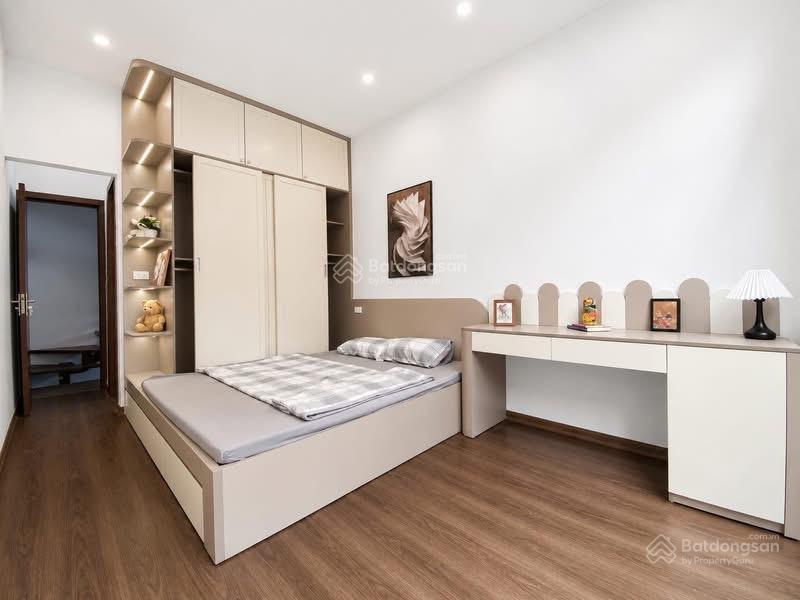 Gần ô tô phố hồng mai, 2 thoáng, full nội thất, thang máy ngõ 2 xe máy tránh, 40m* 5t, giá 7,6 tỷ.