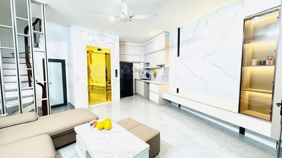 Cực hiếm phố minh khai, ngõ nông thông 20m ra mặt phố. thang máy, nhà mới, 48m*5t giá 8,2 tỷ, có tl