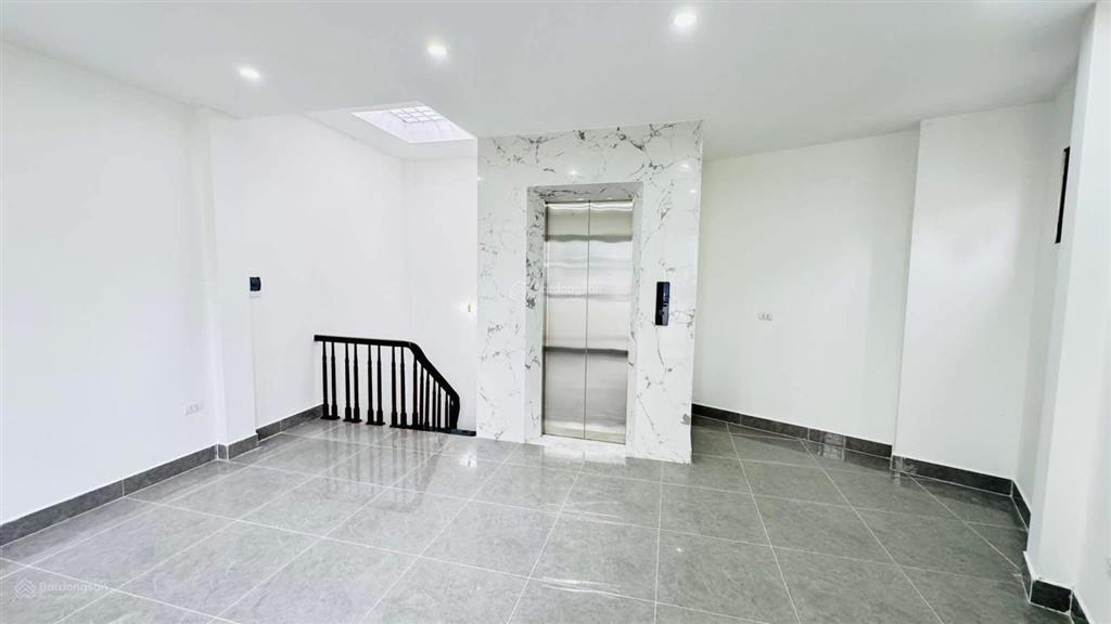 Cực hiếm phố minh khai, ngõ nông thông 20m ra mặt phố. thang máy, nhà mới, 48m*5t giá 8,2 tỷ, có tl