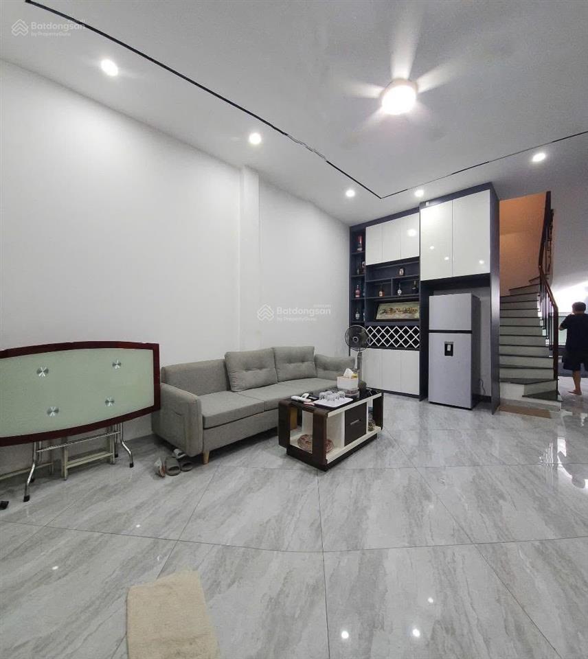 30m ra mặt phố minh khai, ngõ nông rộng 2,5m, nhà mới tặng full nội thất xịn. 40m*5t, giá 7,9 tỷ.
