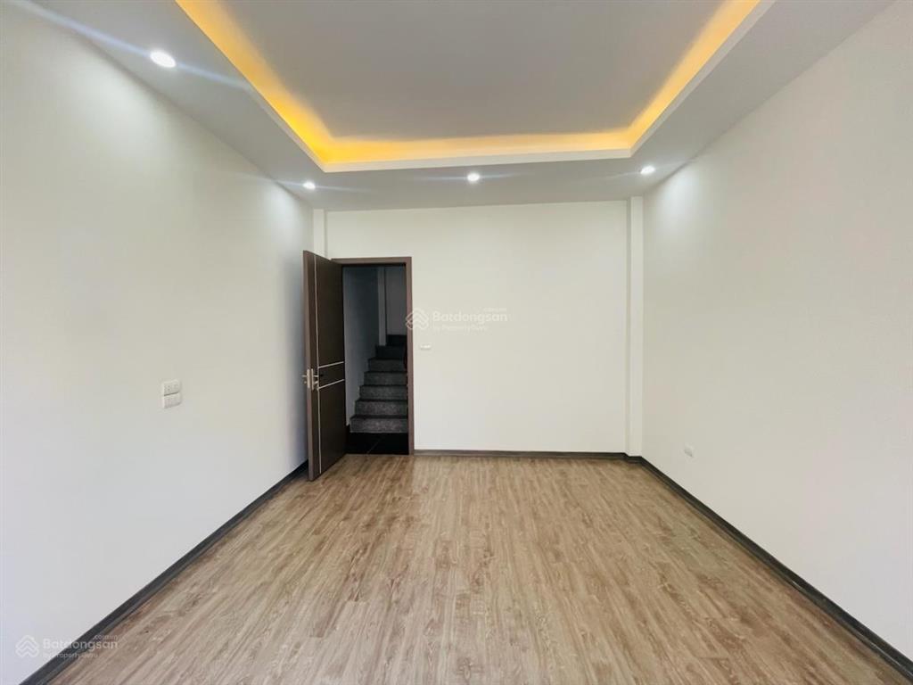 Giảm giá sâu phố nguyễn đức cảnh, ngõ 2 xe ba gác tránh, trước nhà có sân rộng, nhà mới, dt 45m*5t