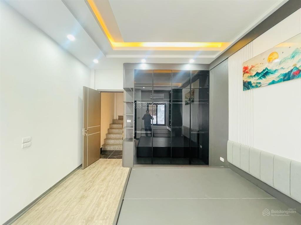 Giảm giá sâu phố nguyễn đức cảnh, ngõ 2 xe ba gác tránh, trước nhà có sân rộng, nhà mới, dt 45m*5t