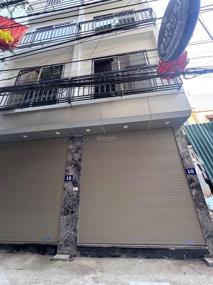 Có 102 minh khai, nhà mới kính koong, 3 thoáng sáng vĩnh viễn, tặng full nt 42m. 5t, giá 7,5 tỷ.