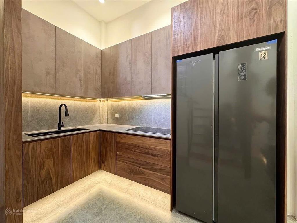 Đại la ô tô đỗ cổng, lô góc, ngõ nông thông kinh doanh, nhà mới, tặng full nt xịn 42m*5t. 6,5 tỷ.