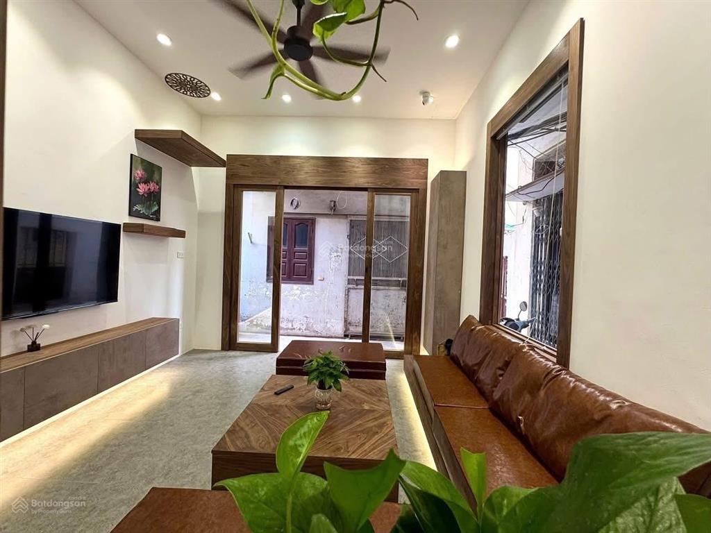 Đại la ô tô đỗ cổng, lô góc, ngõ nông thông kinh doanh, nhà mới, tặng full nt xịn 42m*5t. 6,5 tỷ.