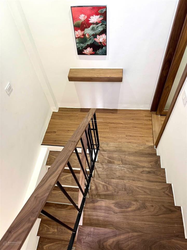 Đại la ô tô đỗ cổng, lô góc, ngõ nông thông kinh doanh, nhà mới, tặng full nt xịn 42m*5t. 6,5 tỷ.