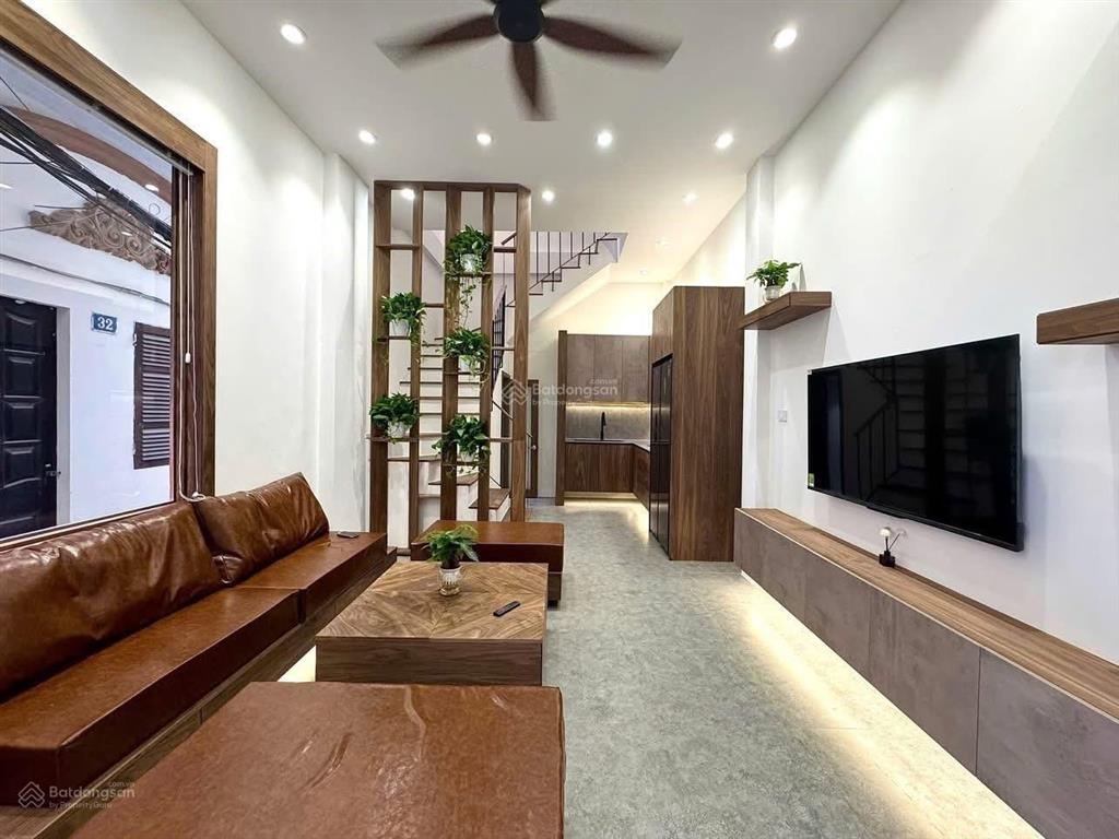 Đại la ô tô đỗ cổng, lô góc, ngõ nông thông kinh doanh, nhà mới, tặng full nt xịn 42m*5t. 6,5 tỷ.