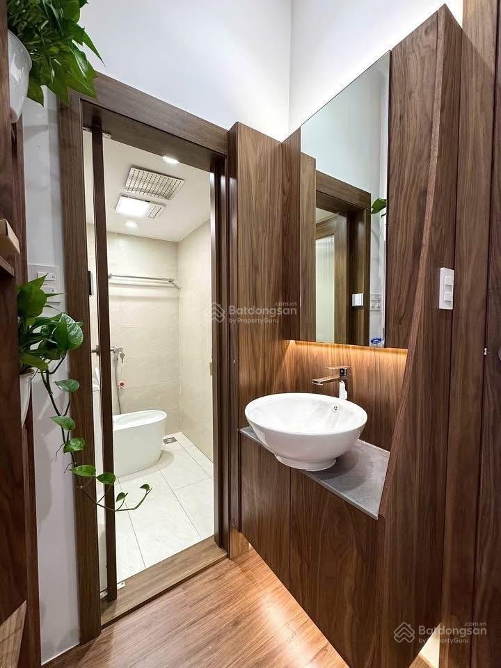 Đại la ô tô đỗ cổng, lô góc, ngõ nông thông kinh doanh, nhà mới, tặng full nt xịn 42m*5t. 6,5 tỷ.