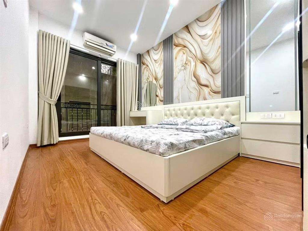 Gần ô tô tránh minh khai, ngõ nông, thông kinh doanh, 2 thoáng sáng, tặng full nt 35m*5t 6,8 tỷ.