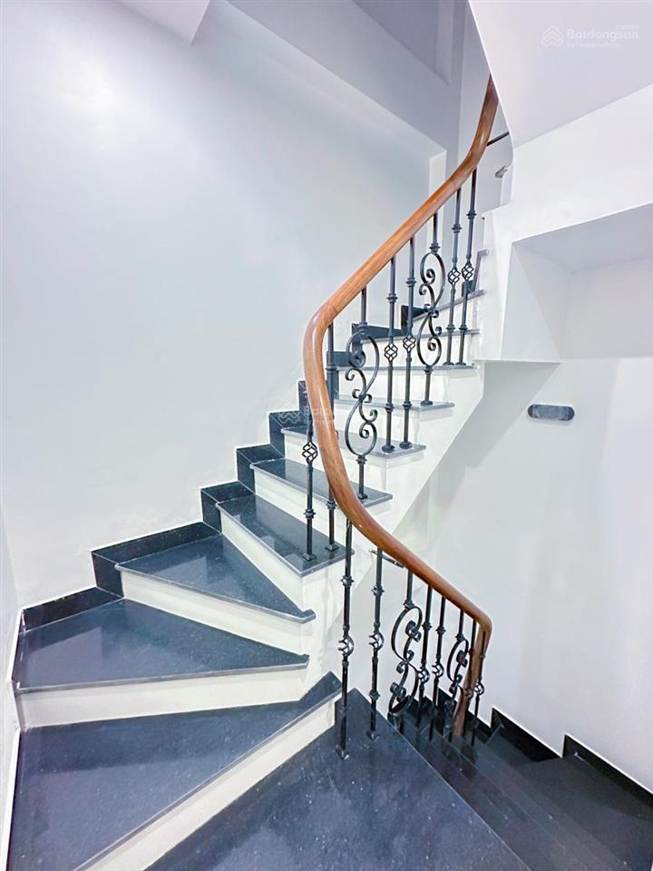 Ô tô đỗ cổng phố kim ngưu,thang máy, ngõ nông thông rộng thẳng tắp,nhà mới cứng, 55m*6t giá 10.x tỷ