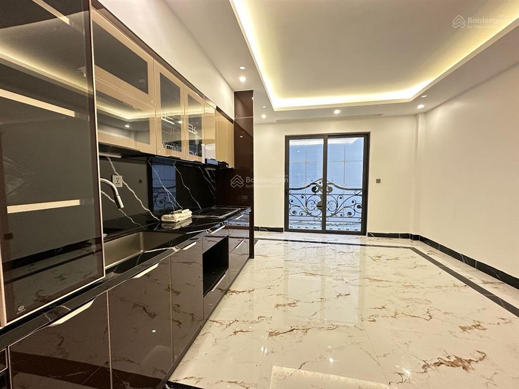 Ô tô đỗ cổng phố kim ngưu,thang máy, ngõ nông thông rộng thẳng tắp,nhà mới cứng, 55m*6t giá 10.x tỷ