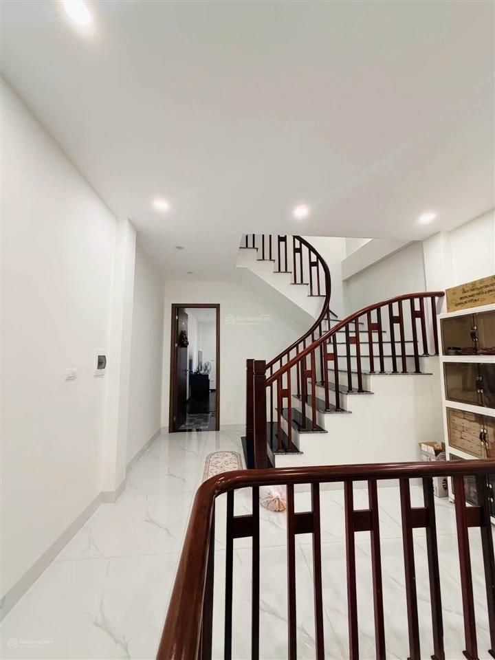 Cực hiếm phố bạch mai, sau 1 nhà ra phố, ngõ rộng 2 xe máy tránh, 2 thoáng sáng 40m*5t giá 6,3 tỷ.
