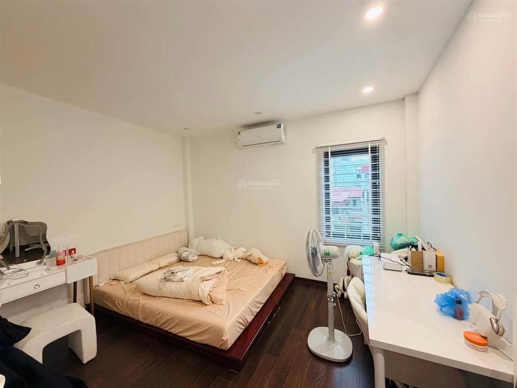 Cực hiếm phố bạch mai, sau 1 nhà ra phố, ngõ rộng 2 xe máy tránh, 2 thoáng sáng 40m*5t giá 6,3 tỷ.