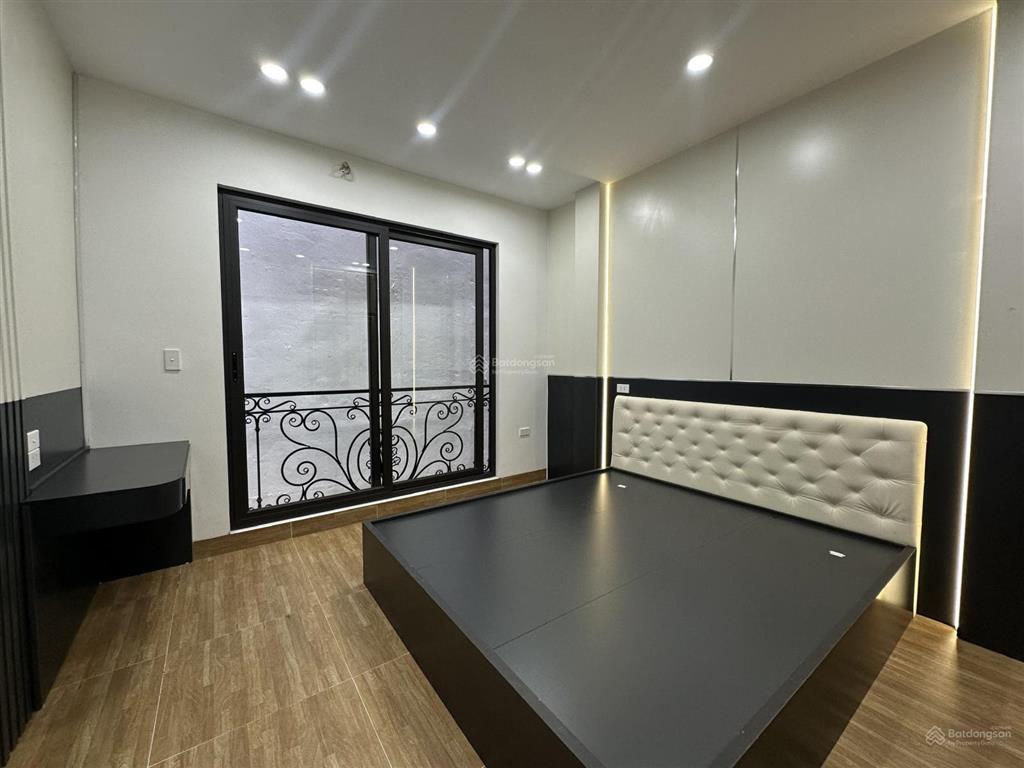 5.7 tỷ nhà p.bạch mai 2 thoáng xây mới, 5tầng 3 ngủ tặng nội thất, sổ riêng, qh ổn định, gần chợ mơ