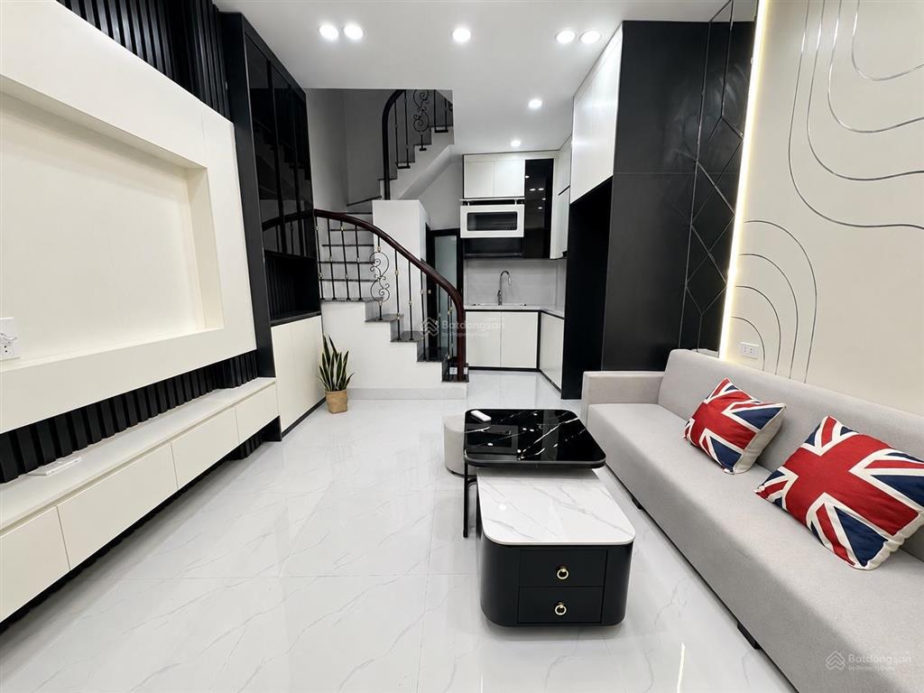 5.7 tỷ nhà p.bạch mai 2 thoáng xây mới, 5tầng 3 ngủ tặng nội thất, sổ riêng, qh ổn định, gần chợ mơ