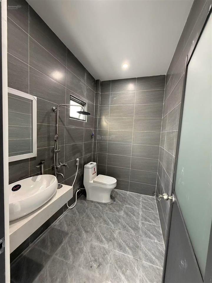 Ô tô đỗ cổng phố minh khai, thang máy, ngõ nông thông rộng 2,5m, thoáng mát, 42m*5t, 8,7 tỷ có tl