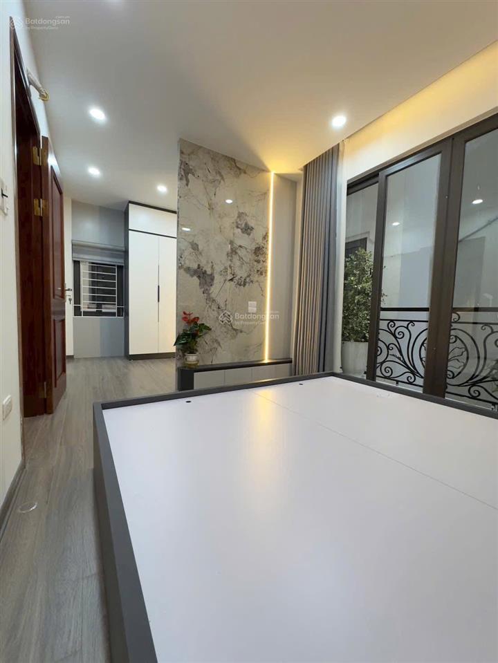 Ô tô đỗ cổng phố minh khai, thang máy, ngõ nông thông, thang máy, nhà mới 45m*5t giá 8,6 tỷ.
