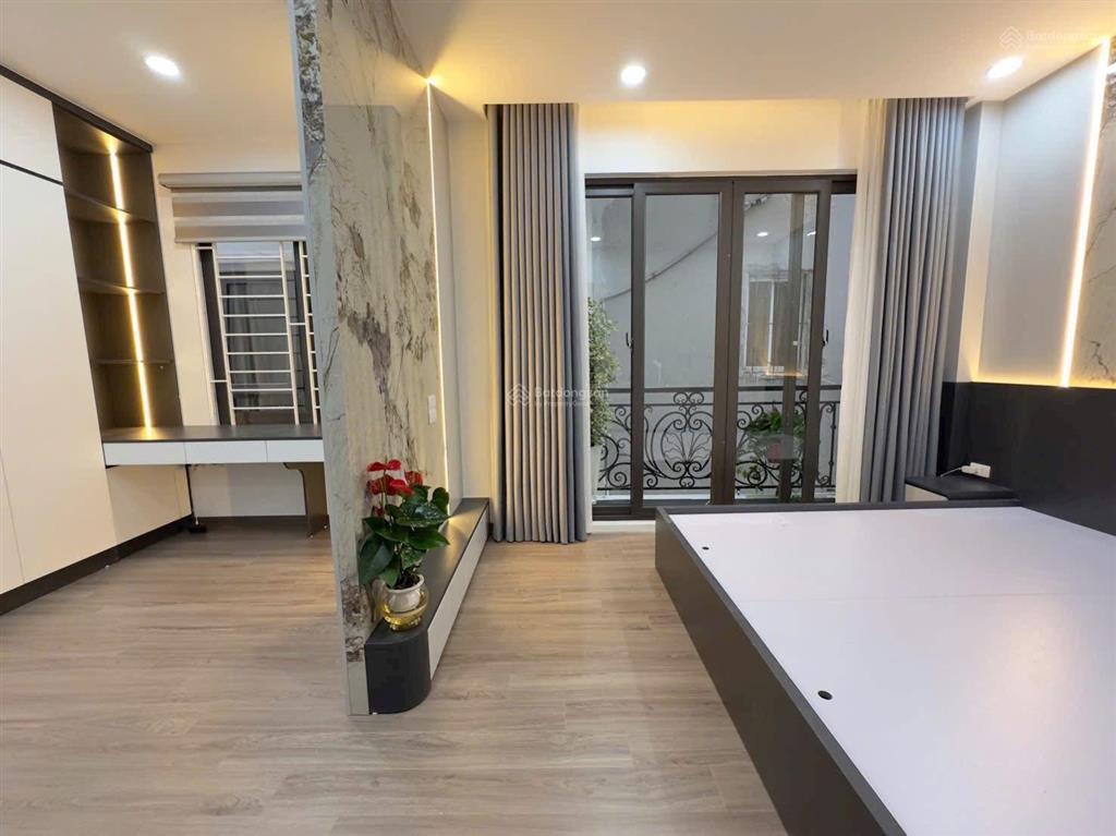 Ô tô đỗ cổng phố minh khai, thang máy, ngõ nông thông, thang máy, nhà mới 45m*5t giá 8,6 tỷ.