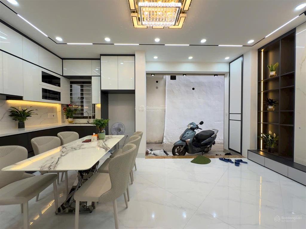 Ô tô đỗ cổng phố minh khai, thang máy, ngõ nông thông, thang máy, nhà mới 45m*5t giá 8,6 tỷ.
