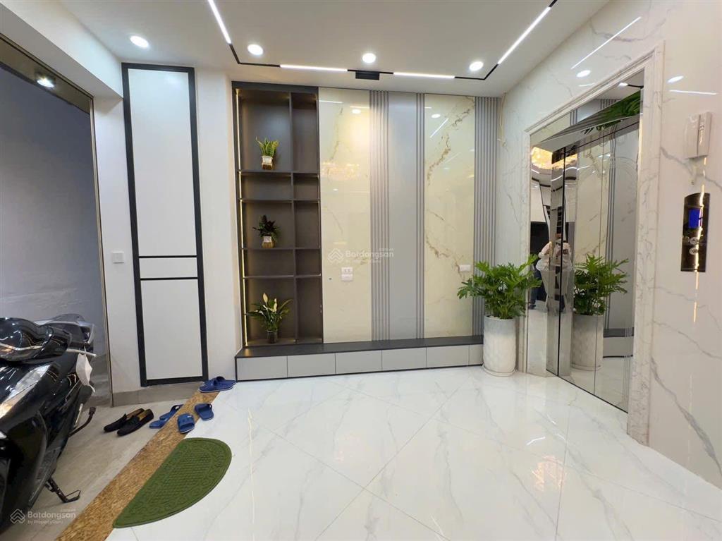 Ô tô đỗ cổng phố minh khai, thang máy, ngõ nông thông, thang máy, nhà mới 45m*5t giá 8,6 tỷ.