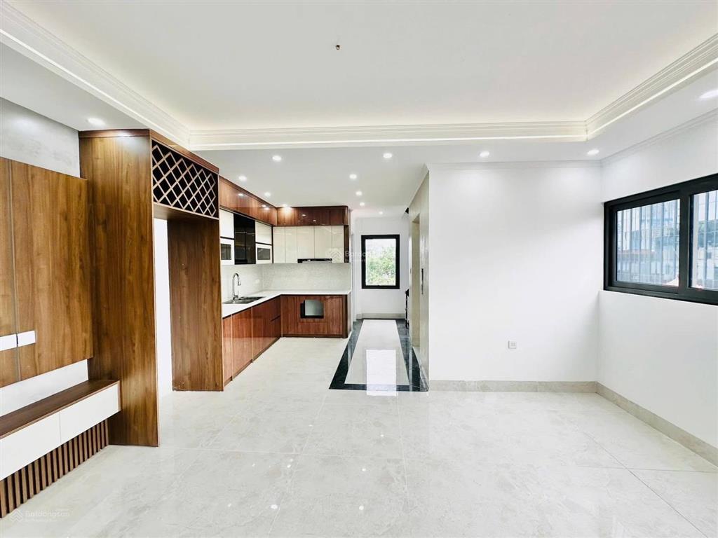 Ô tô đỗ cổng, thang máy, ngõ nông thông kd tốt, 35m ra mặt phố kim ngưu, dt 52m*6t giá 9,4 tỷ.