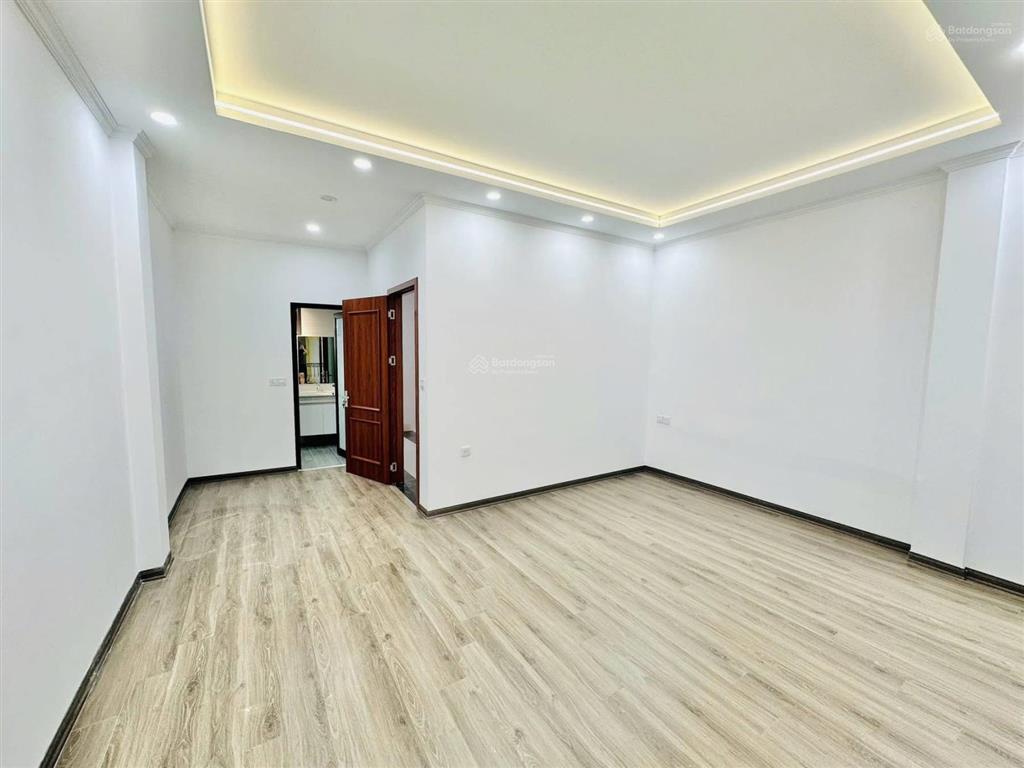 Ô tô đỗ cổng, thang máy, ngõ nông thông kd tốt, 35m ra mặt phố kim ngưu, dt 52m*6t giá 9,4 tỷ.