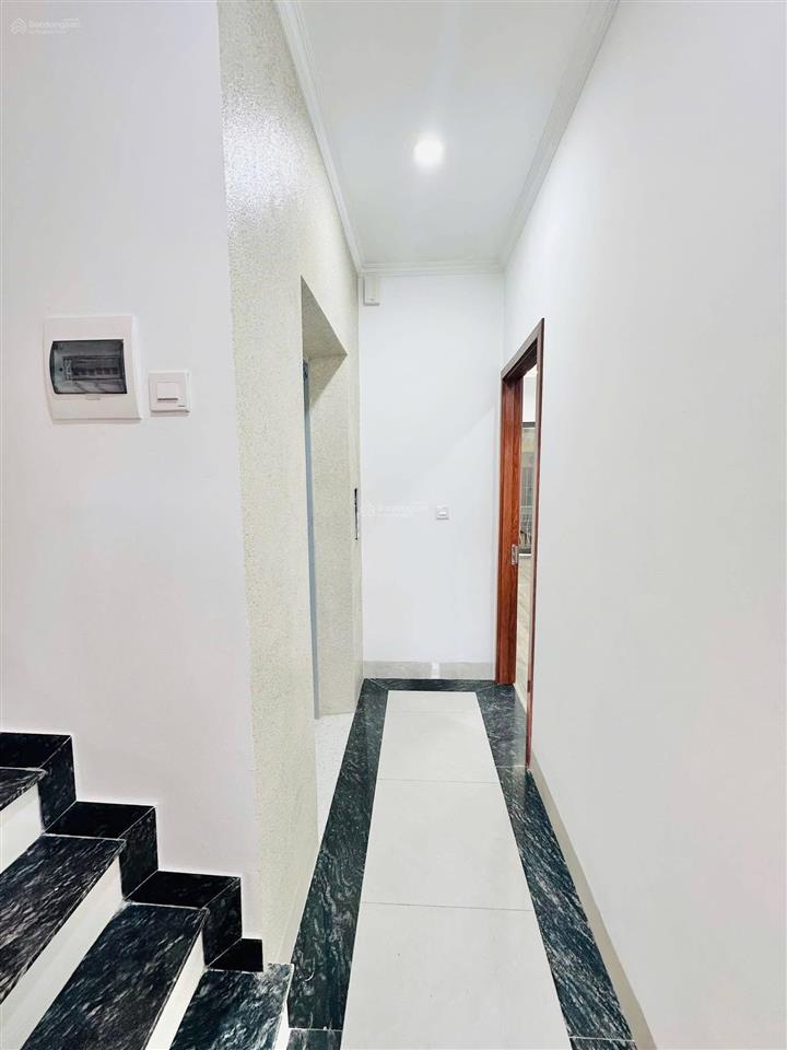 Ô tô đỗ cổng, thang máy, ngõ nông thông kd tốt, 35m ra mặt phố kim ngưu, dt 52m*6t giá 9,4 tỷ.