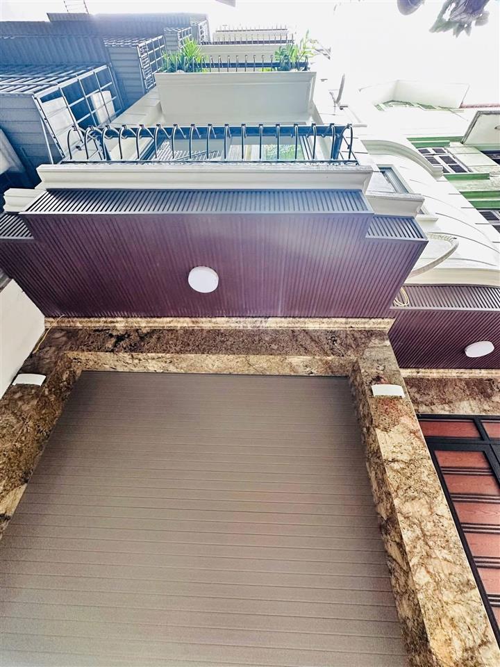 Ô tô đỗ cổng, thang máy, ngõ nông thông kd tốt, 35m ra mặt phố kim ngưu, dt 52m*6t giá 9,4 tỷ.