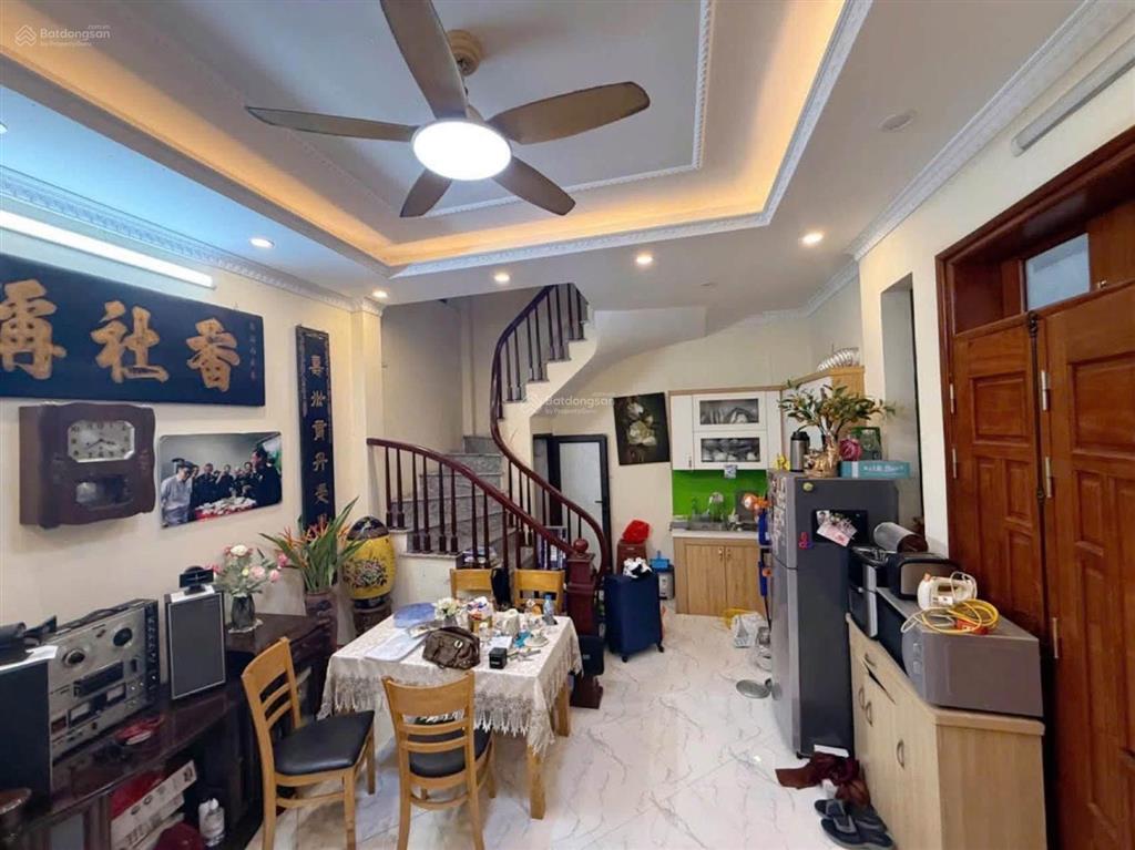 Giảm luôn 1,5 tỷ phố lê thanh nghị, 10m ra ô tô tránh, ngõ thông, nhà mới, tặng full nt xịn 34m*5t