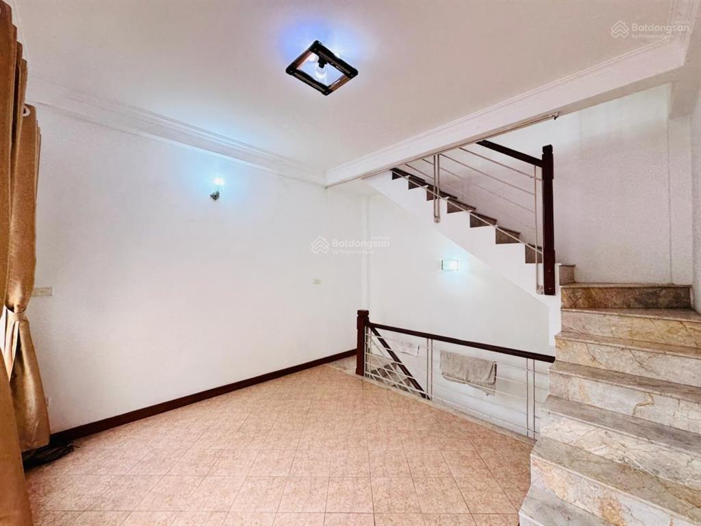 Ô tô đỗ cửa phố đại la, nhà đẹp tặng full nội thất xịn, lô góc, gần đh bách khoa. 35m*5t* 7,1 tỷ
