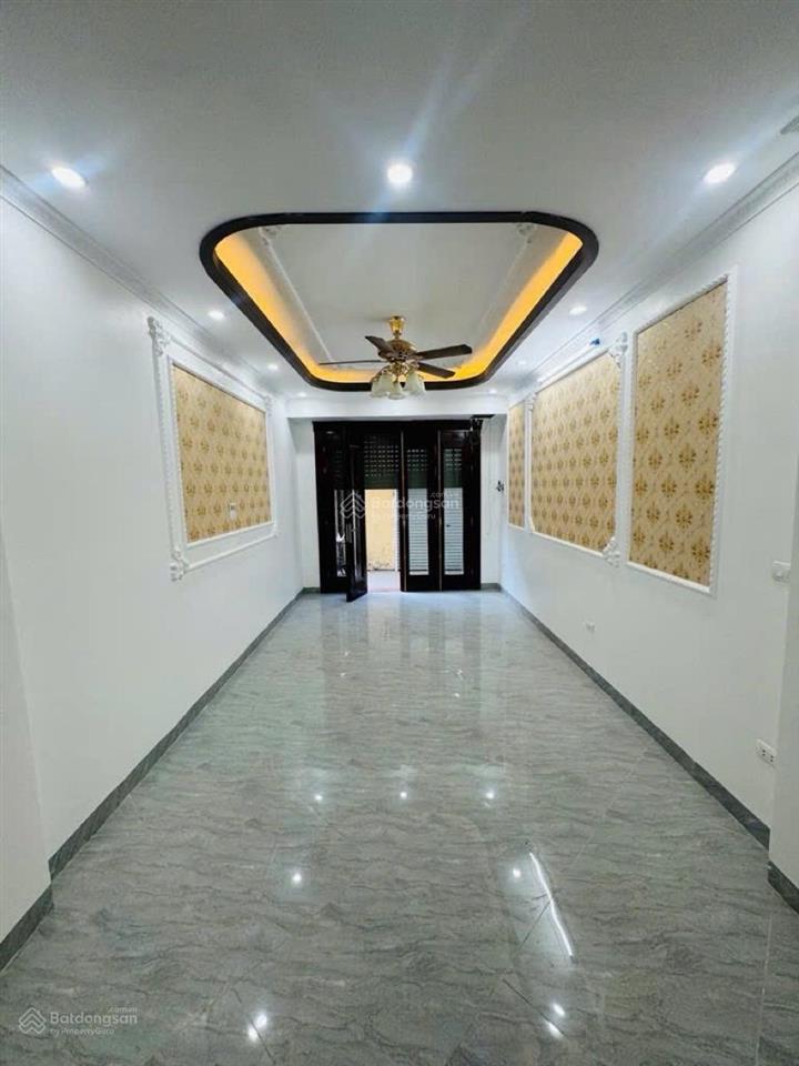 Ô tô đỗ cổng minh khai, ngõ nông, thông kinh doanh, 2 thoáng sáng, thang máy, 36m*5t. giá 8,5 tỷ.