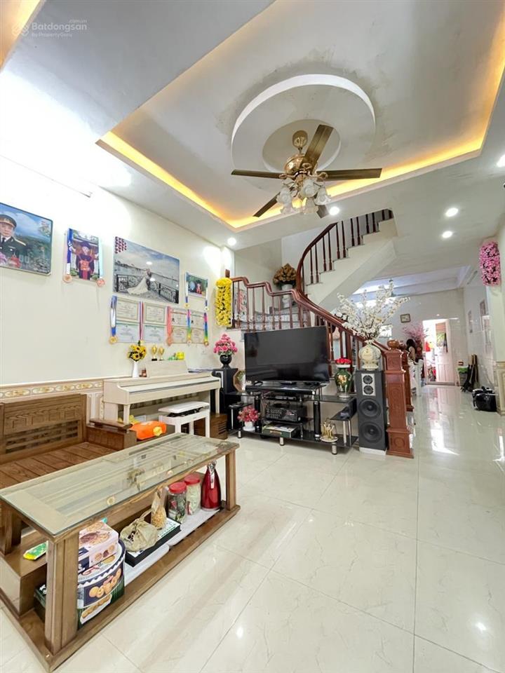 Phố trần đại nghĩa, nhà mới đẹp, ngõ nông rộng ba gác đua, dt 35m2*5t. giá 6,9 tỷ. có tl