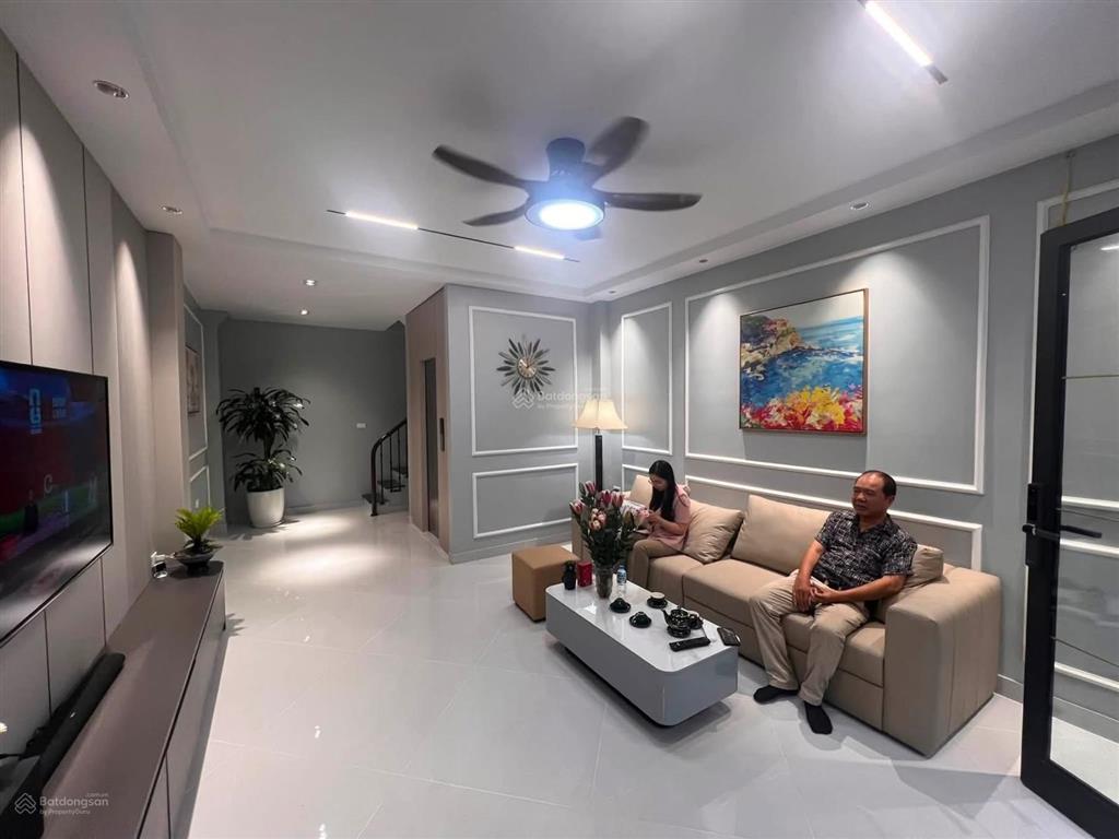 Cực hiếm phân lô, lô góc 3 thoáng, minh khai, thang máy, chủ tặng full nội thất xịn, 52m*6t. 9,9 t