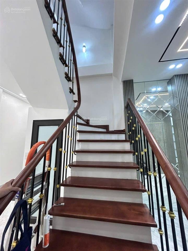 Cực hiếm minh khai, ngõ nông gần ô tô tránh nhau, nhà mới kính koong, 50m*5t. giá 8,9 tỷ. có tl.