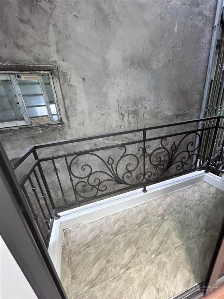 Cực hiếm minh khai, ngõ nông gần ô tô tránh nhau, nhà mới kính koong, 50m*5t. giá 8,9 tỷ. có tl.