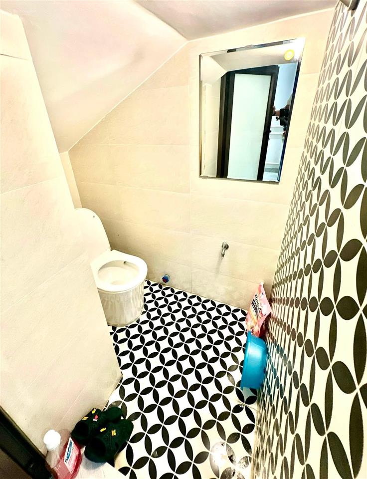 Giảm giá sốc phố minh khai, ngõ nông rộng 2,5m, gần ô tô tránh, dân xây, 40m*5t, giá 7,5 tỷ. có tl.