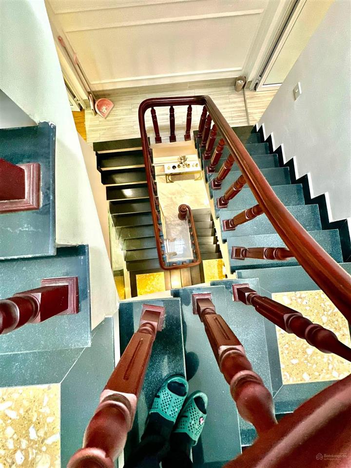 Giảm giá sốc phố minh khai, ngõ nông rộng 2,5m, gần ô tô tránh, dân xây, 40m*5t, giá 7,5 tỷ. có tl.