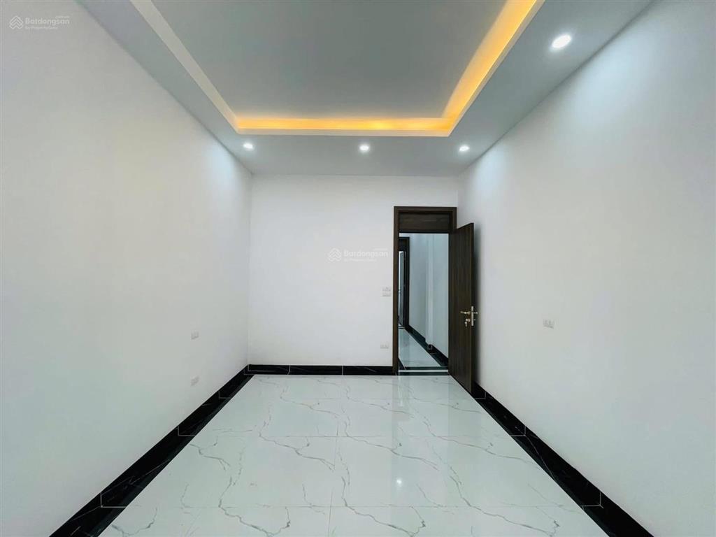 Giảm luôn 1 tỷ phố minh khai, ngõ nông rộng 3m, gần ô tô tránh nhau, 2 thoáng, 39m2*5t. giá 6,45 tỷ
