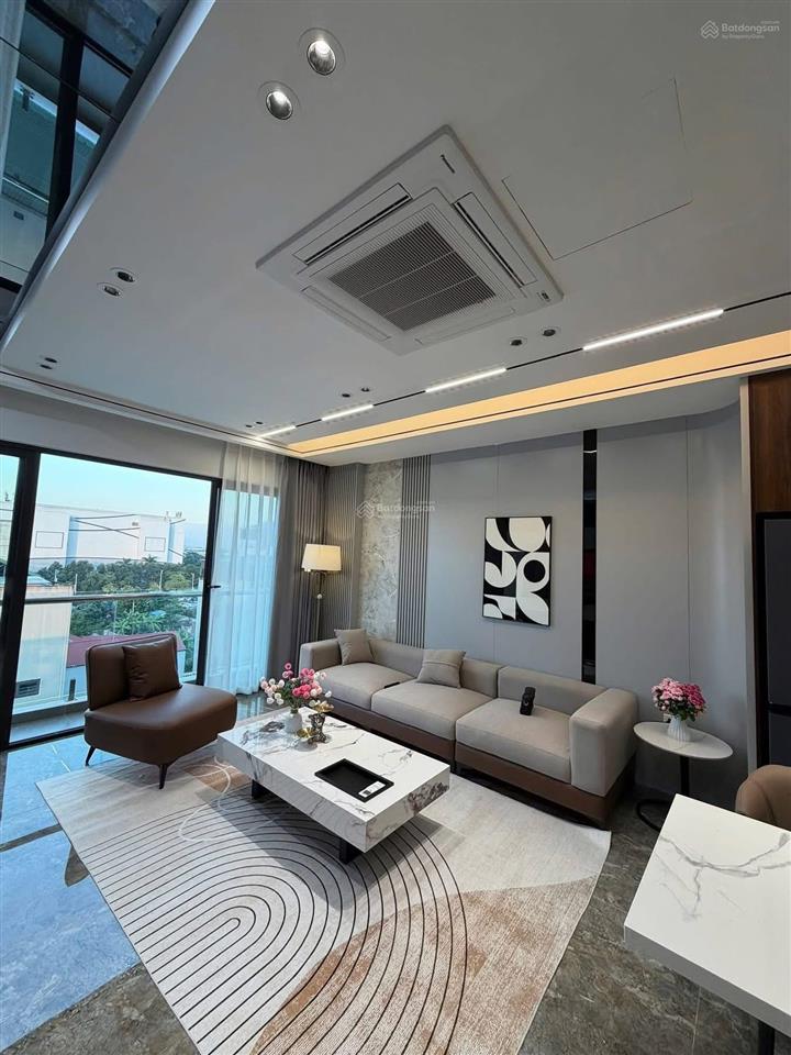Có 102 tam trinh, lô góc nhà 2 thoáng sáng, ngõ nông rộng, tặng nt, 39m*5t. giá 6,5 tỷ có tl.