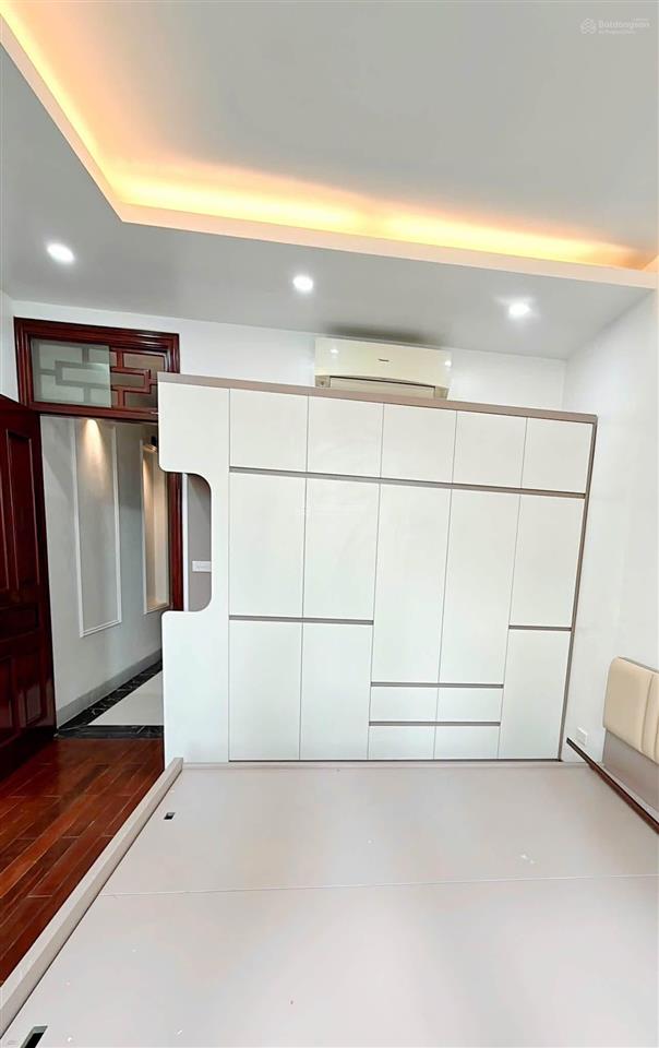 Ô tô đỗ cổng minh khai, ngõ nông, thông kinh doanh, 2 thoáng sáng, thang máy, 41m*5t. giá 8,5 tỷ.