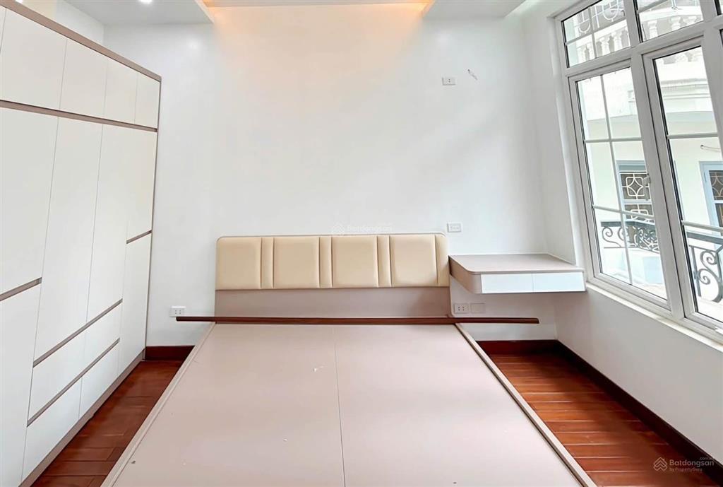 Ô tô đỗ cổng minh khai, ngõ nông, thông kinh doanh, 2 thoáng sáng, thang máy, 41m*5t. giá 8,5 tỷ.