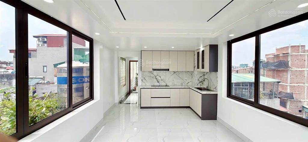 Ô tô đỗ cổng minh khai, ngõ nông, thông kinh doanh, 2 thoáng sáng, thang máy, 41m*5t. giá 8,5 tỷ.