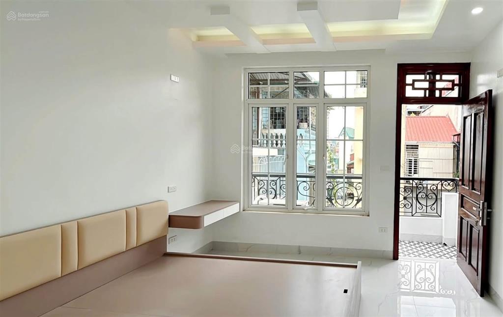 Ô tô đỗ cổng minh khai, ngõ nông, thông kinh doanh, 2 thoáng sáng, thang máy, 41m*5t. giá 8,5 tỷ.
