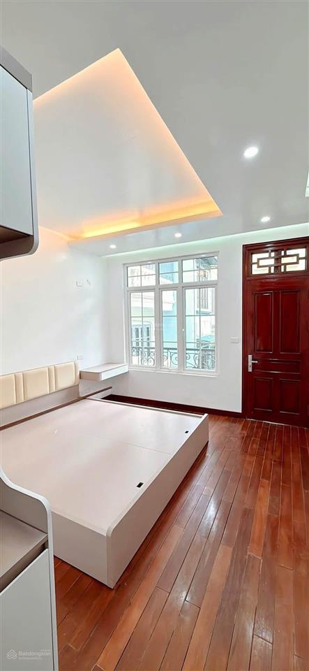 Ô tô đỗ cổng minh khai, ngõ nông, thông kinh doanh, 2 thoáng sáng, thang máy, 41m*5t. giá 8,5 tỷ.